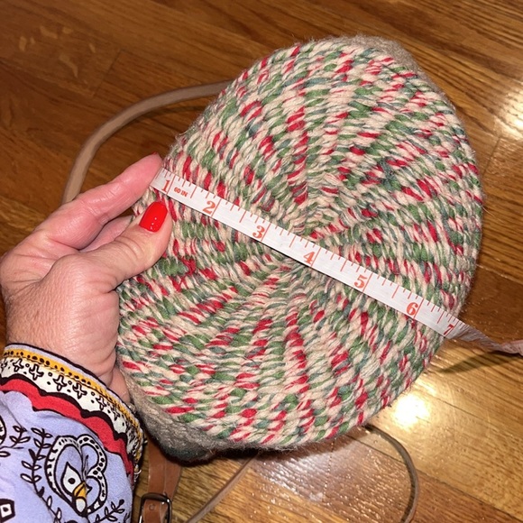 Handmade in Africa bucket style woven crossbody bag - Picture 3 of 9